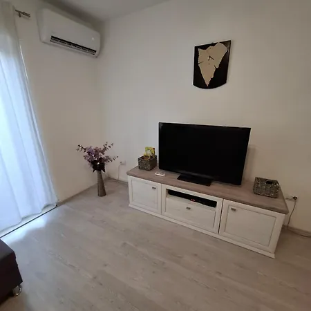 Morena 아파트 풀라